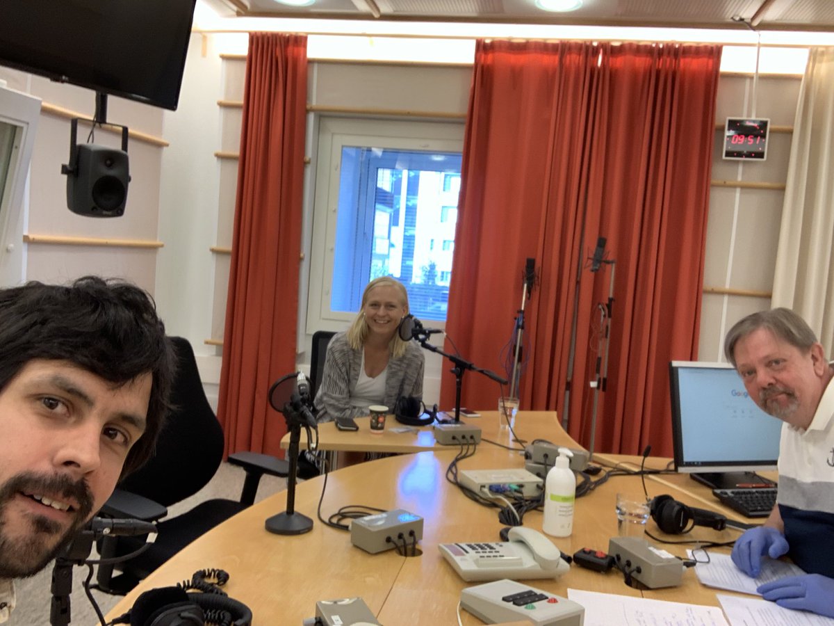 Mau_And's tweet photo. Oltiin ohjelmassa @MikaMaksaa @Yleisradio puhumassa aiheesta #yleinen #universaali #ansioturva.
Pidettiin turvaväli niin hyvin, että oli vaikea saada kaikki samaan kuvaan. https://t.co/UKuaoQ5SBd