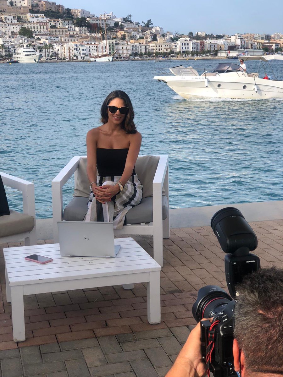 Con <a href="/DesireeBellia/">Ornella D. Bellia</a> en Ibiza, una voz autorizada del mundo del fútbol, que nos cuenta su trayectoria profesional y los cambios que va a experimentar este deporte que tanto nos apasiona a corto medio plazo. ¡En el próximo número de #CDmagazine!
•
#clubdeldeportista #CDmagazine33