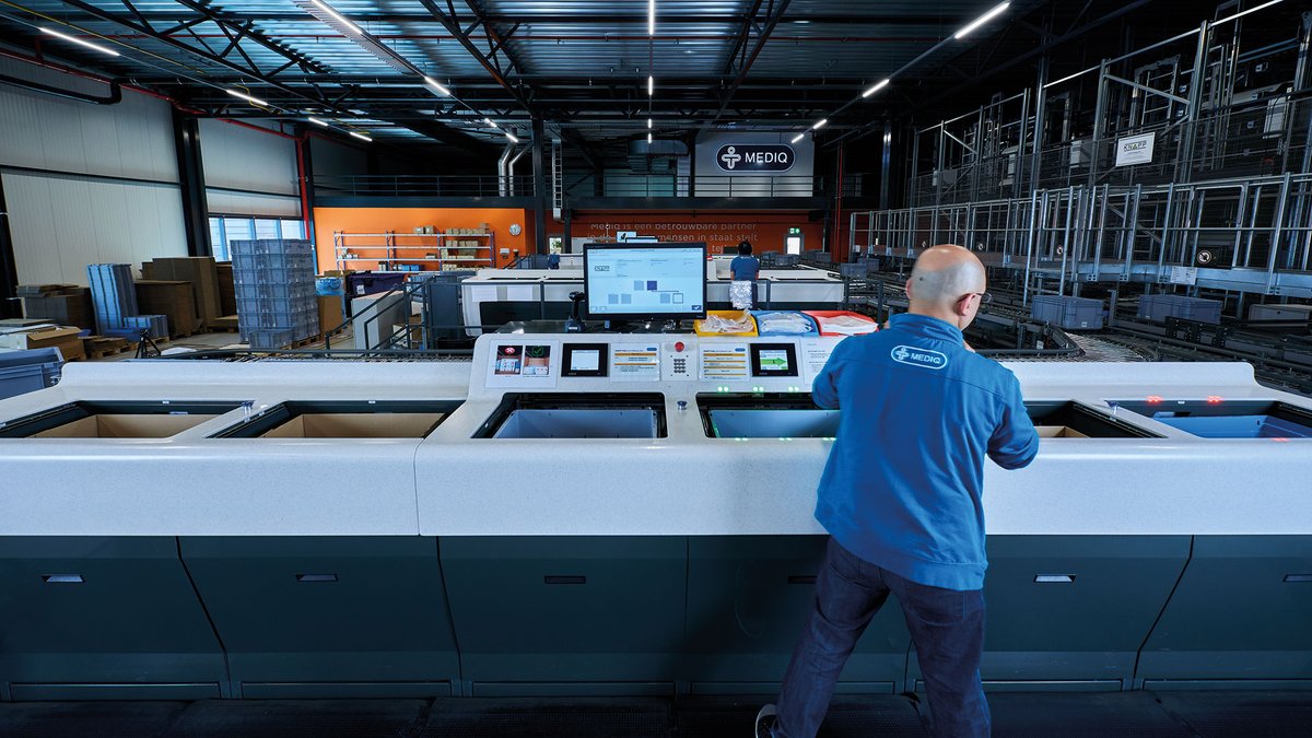 Read in our new blog how Mediq’s goods-to-person solution enables central processing of different business models in one warehouse. knapp.com/en/blogposts/c… 
#makingcomplexitysimple #customizing #osrshuttle #pickiteasy #picktolight #kisoft #knappbenelux
