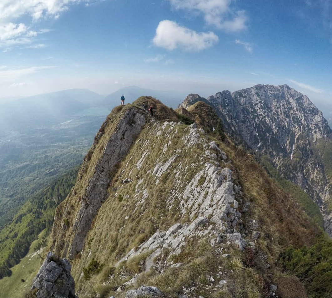 TurismoVeneto's tweet photo. Avete mai fatti un'escursione verso le stupende creste del #ColMat, tra le #PrealpiBellunesi? 
https://t.co/M07dAGPpVm 

#VisitVeneto 

(foto IG sara.lazzari_) https://t.co/CAKb2R13Dt