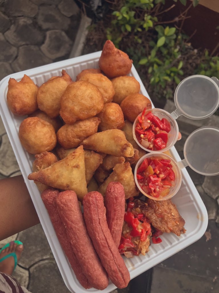 immschops's tweet image. Our 3,500 Naira large pack never looked better, want something like this today?, then enter my dms now, 1 slot only for today available 😍😍
Contains 15 puffs, 6 samosas and springrolls, 3 peppered chicken, 3 sausages and pepper sauce🤭😍😍
Please retweet🙏🏽🙏🏽😊