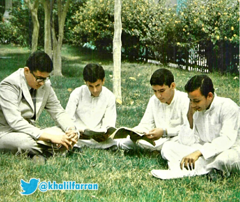 khalilfarran's tweet image. زملائي في #مدرسة_الخبر_النموذجية_المتوسطة في حديقة المدرسة عام 1392 هجري الموافق 1972 م .
عادل العفالق ، عبد المحسن الراشد ، عبد الرزاق الخزيم ، حاتم عفيفي .
أبناء #مدينة_الخبر لهم كثير من الذكريات في هذه المدرسة .
ورحم الله المربي الفاضل #الأستاذ_عبد_الله_ابو_نهية