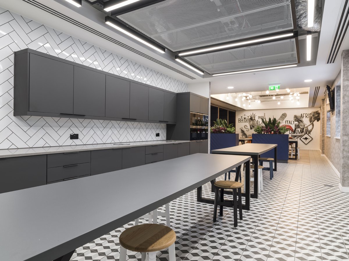 SpaceInvaderDes's tweet photo. Throughout Covid19, we've been pressing on with Radius ‘Eurosales’ and are pleased to say it's completed. We have adapted the space with less furniture due to current social distancing measures, which will be installed as restrictions ease. #WorkplaceDesign 📷 @Snappersmithy https://t.co/2rHOlH714n