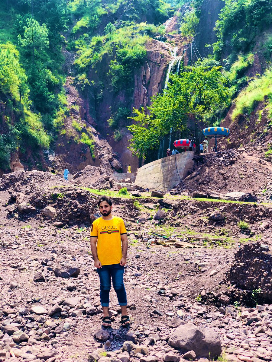 Awais_Rajpoot_'s tweet photo. 😌😌#Dhaniwaterfall😍😍😍 located in #Azadkashmire https://t.co/G9pgSVA8L7