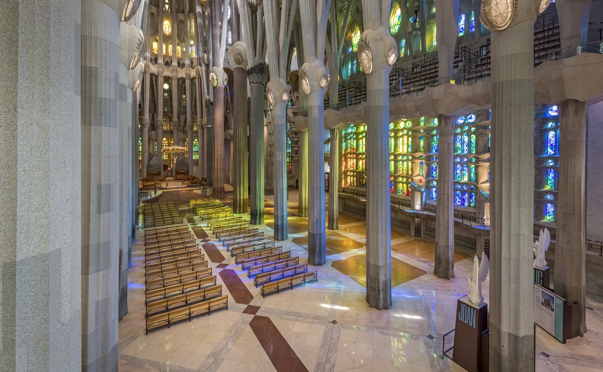 Twitter 上的 La Sagrada Família："Visit the Basilica at your own pace. Discover what hides behind each column and stained-glass window, and learn all the details of Gaudí's work! https://t.co/dzrGPN4Jpe [Stained-glass windows by: