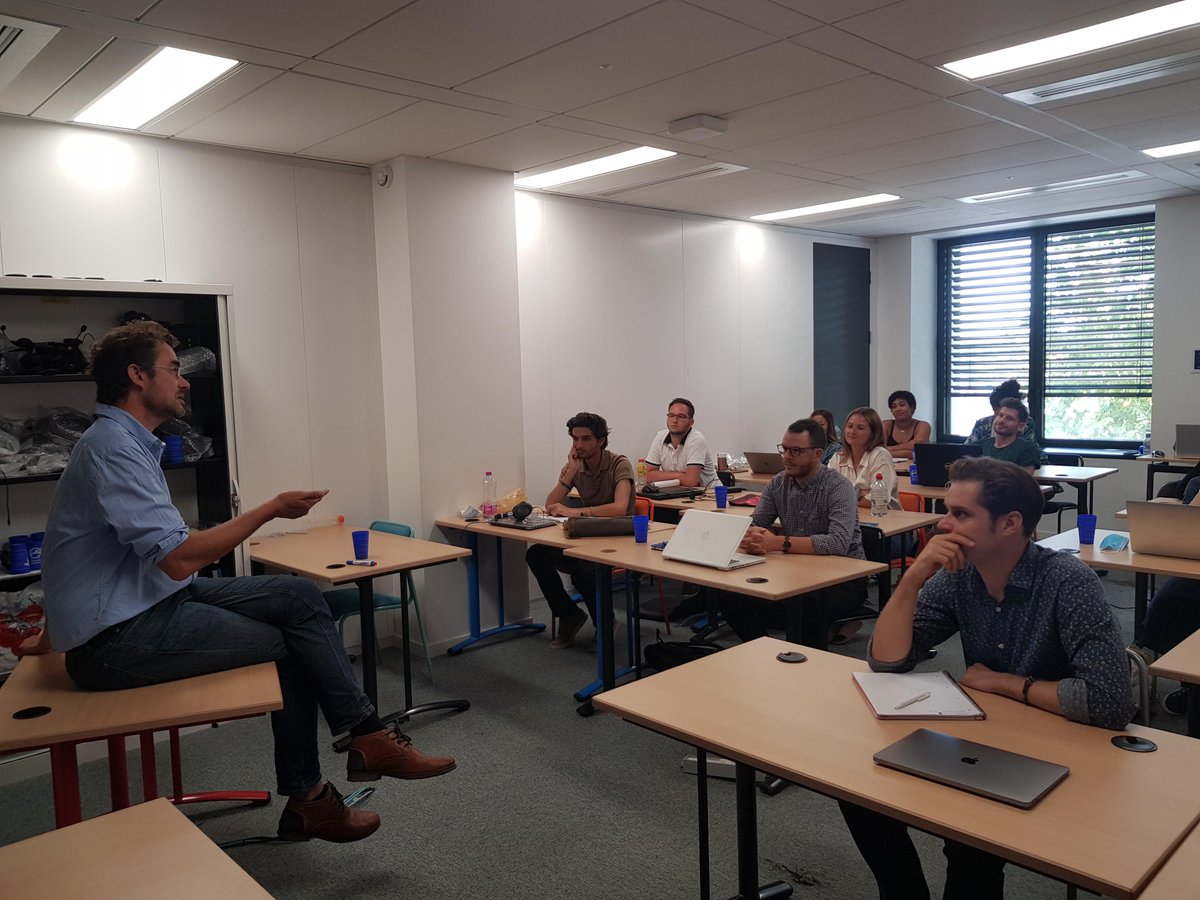 "Ne vous coupez pas des secteurs qui sont conquis, sondez s'ils sont en train de se réinventer car c'est là que les choses bougent.  Générez le besoin." Stéphane Girardin, co-fondateur de l'agence #Silyane est venu partager son expérience de 25 ans de métier à nos #bizdev. 🤩🚀