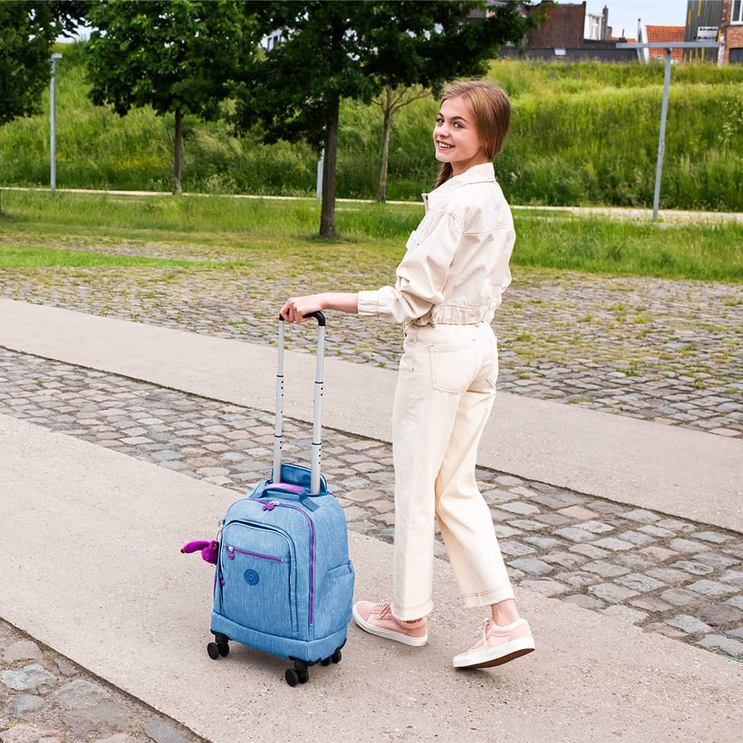 kipling_Ksa's tweet photo. Back To Study..In need of a lightweight solution? Our wheeled bags are the perfect option for school days! #LiveLight 

#LiveLight #Kipling #kiplingsaudiarabia #kiplingminitravel #lovekipling #backtostudy #saudiaarabia #kiplingbackpack #lovekipling #excited #sister #kiplingwork https://t.co/SoawajM37o