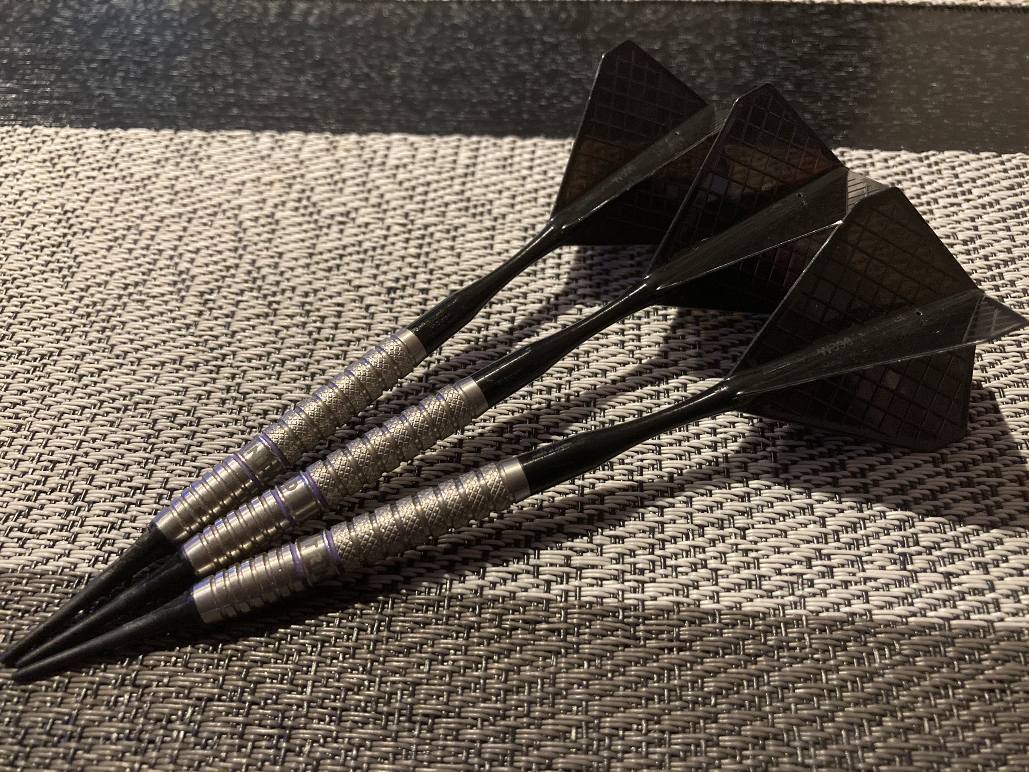 美品ULTIMA DARTS SEEKER 吉野洋幸 18.5g定価14850円 ダーツ > ソフトダーツ > ブランド【ア行】 > アルティマダーツ