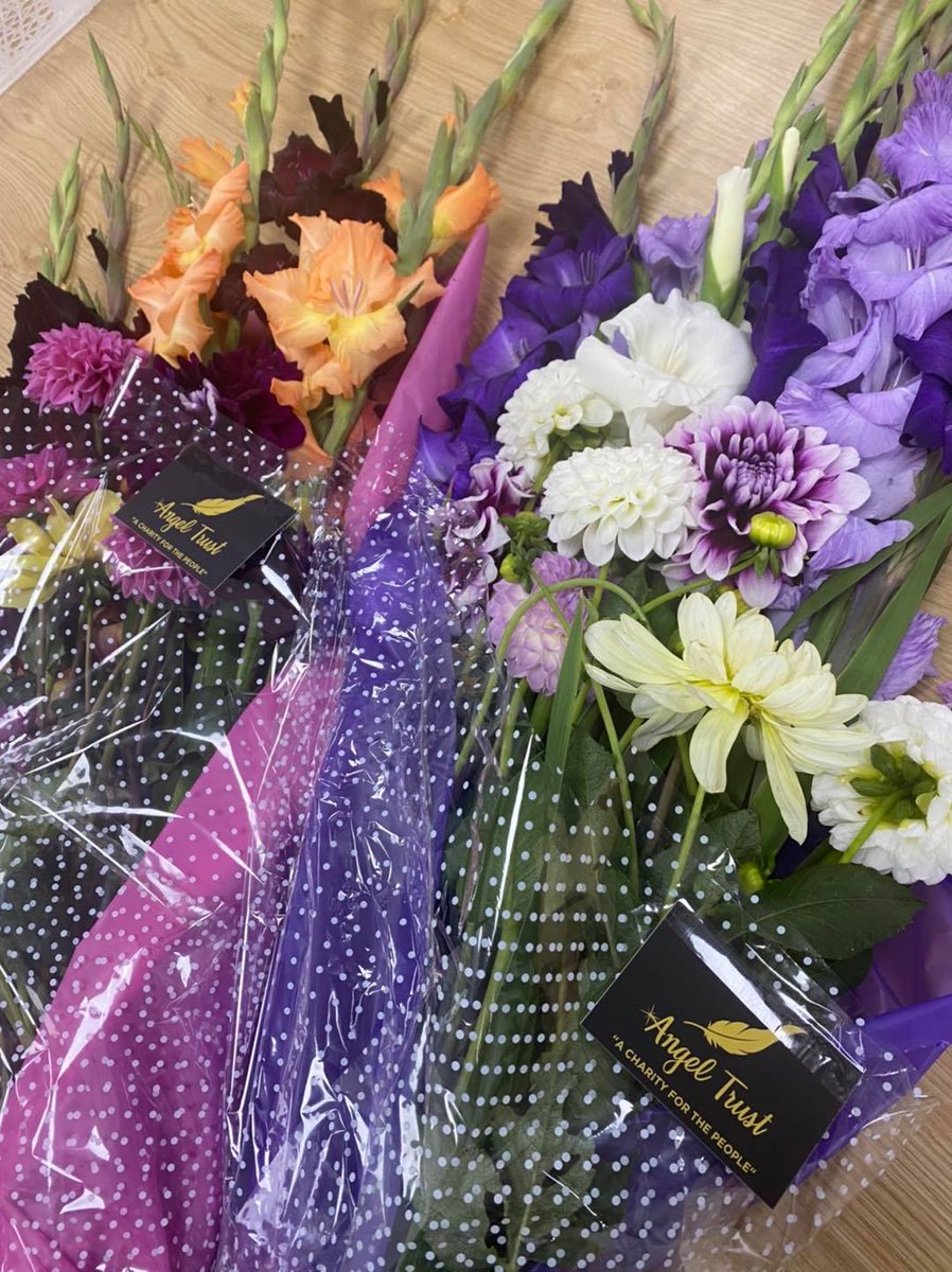 aucklandproject's tweet photo. Over the next three weeks, we're working in partnership with @AngelTrust2 to surprise members of our local community with freshly cut flowers from the Castle's Walled Garden. You can nominate someone special over on Angel Trust's Facebook page. 📷 courtesy of The Angel Trust https://t.co/F5VFl5gjoZ