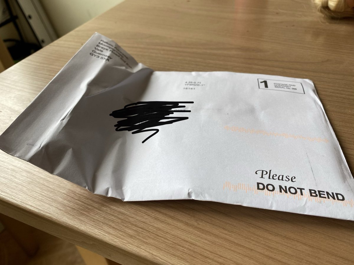 ambersusiejayx's tweet photo. Good to see that @RoyalMail staff can follow simple instructions 👍🏼 daughters birthday card is destroyed before it’s even been opened! https://t.co/l0tFyKTT6Z
