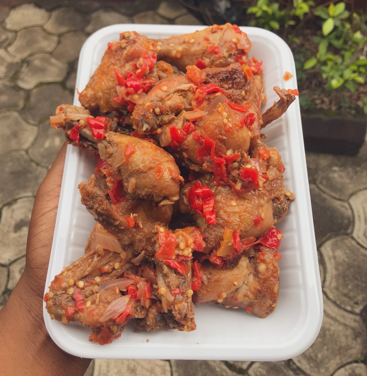 immschops's tweet image. Newest addition to our menu, 15 pieces of properly peppered chicken😍😍
Price tag 4,500 naira (cheapest price you’ll get anywhere)
Please retweet