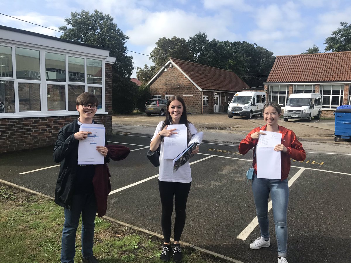 jamesdrodgers1's tweet photo. Could not be prouder of our Year 11 students and the results they achieved . The future is bright. #ProudOfBDB @BDBSchool @welovewoking @PiXLclub https://t.co/sg24p10Mag