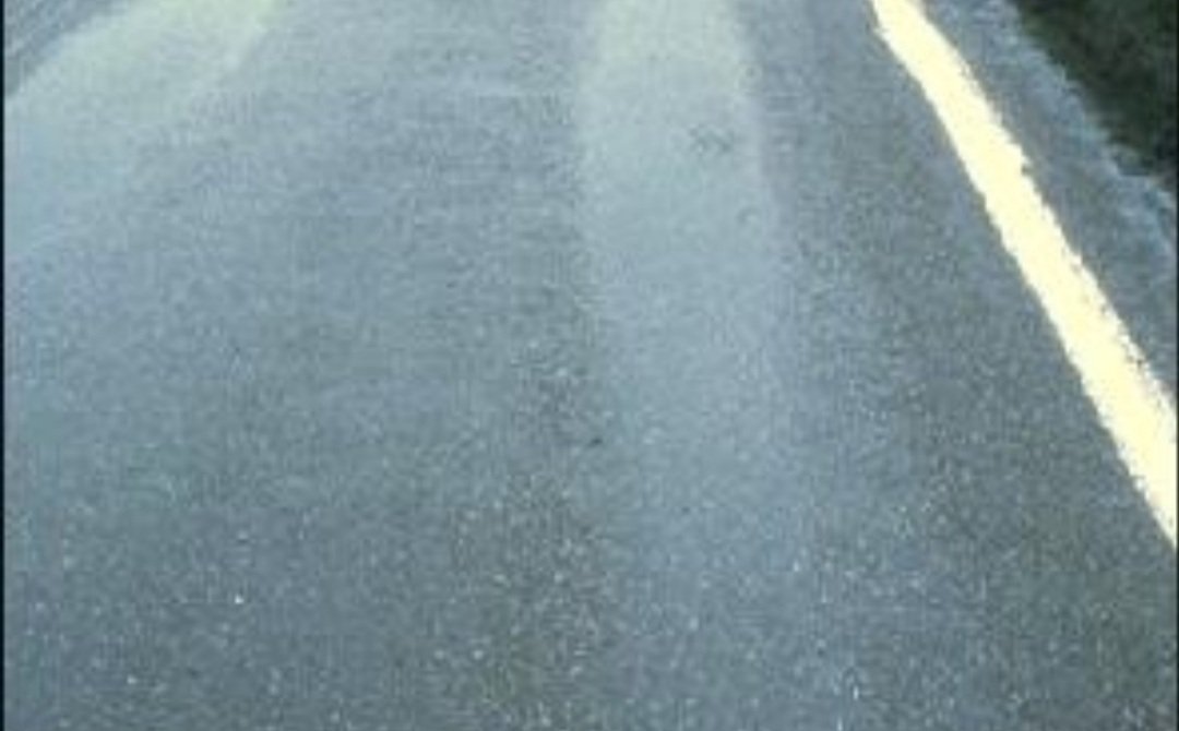 Rotaruud's tweet photo. Ligt het nou aan mij of is er na die warme dagen veel meer spoorvorming #snelweg #spoorvorming #bloedhitte #zonnenschijn #scania #Rotaruud https://t.co/t9VirwS1m8