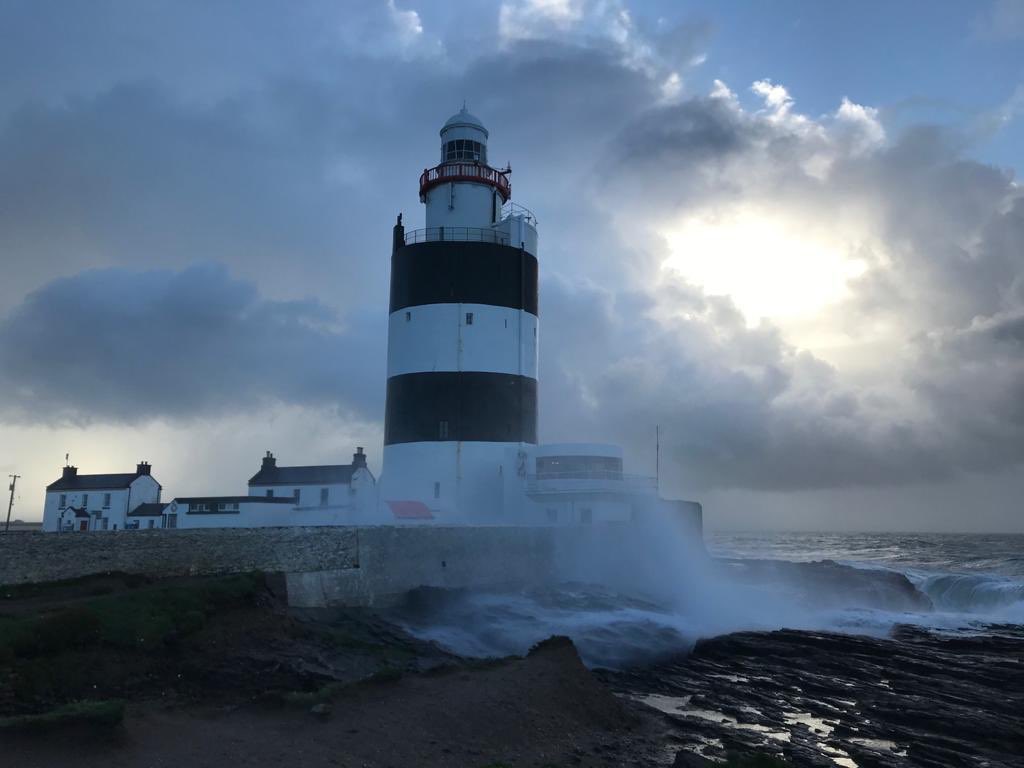 hooklighthouse's tweet photo. Incredible scenes from the Hook this morning captured by Liam Ryan.
Storm Ellen is not over yet folks, the tide is very high right now, please take care and keep safe.

#StormEllen #Wexford #KeepSafe #August2020 #HookLighthouse #Ireland https://t.co/tKneDl7xjh