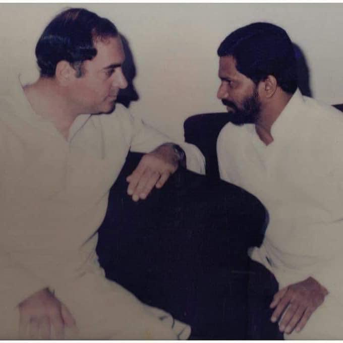 ashokraopatil's tweet photo. Paying tribute and remembering Former PM RAJIV GANDHI ji, for laying strong foundation for 21st centuries INDIA. His vision touched all sectors of development particularly for farmers, youths, women empowerment.I am fortunate to have known him.#RajivGandhi @RahulGandhi @INCIndia https://t.co/zqFkt7di6T