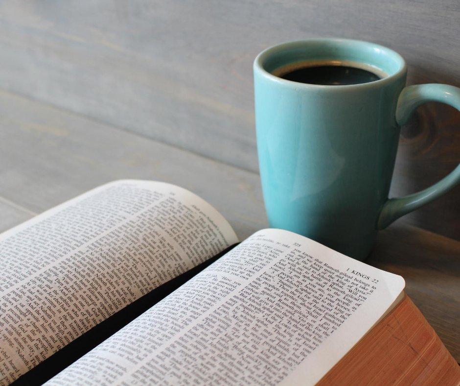 Wenn du dich als Java Entwickler weiterbilden willst, dann check unsere Top 3 Buchtipps aus:
1. Effective Java von Joshua Bloch
2. Clean Code von Robert C. Martin
3. Entwurfsmuster von Kopf bis Fuß von Eric Freeman und Co. 
#melsicon #java #entwickler #buchtipps #kafka <a href="/jugffm/">Java User Group Ffm</a>