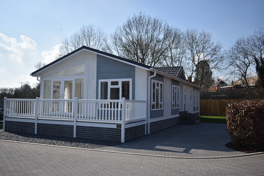 WillowParkLL's tweet photo. Anniversary (58'x22')-  https://t.co/IyXq5B2BlZ #luxurylodges https://t.co/vEAC9beufQ