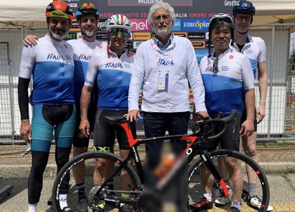 ENIT e <a href="/giroditaliau23/">Giro d'Italia Giovani Under 23</a> insieme per promuovere il #turismo sostenibile, alla scoperta dei tesori di un'Italia meno nota: bit.ly/enit-giro-unde…
(In foto, il DE ENIT <a href="/gianbastianelli/">Gianni Bastianelli</a> con il team ENIT al Giro-e 2019)