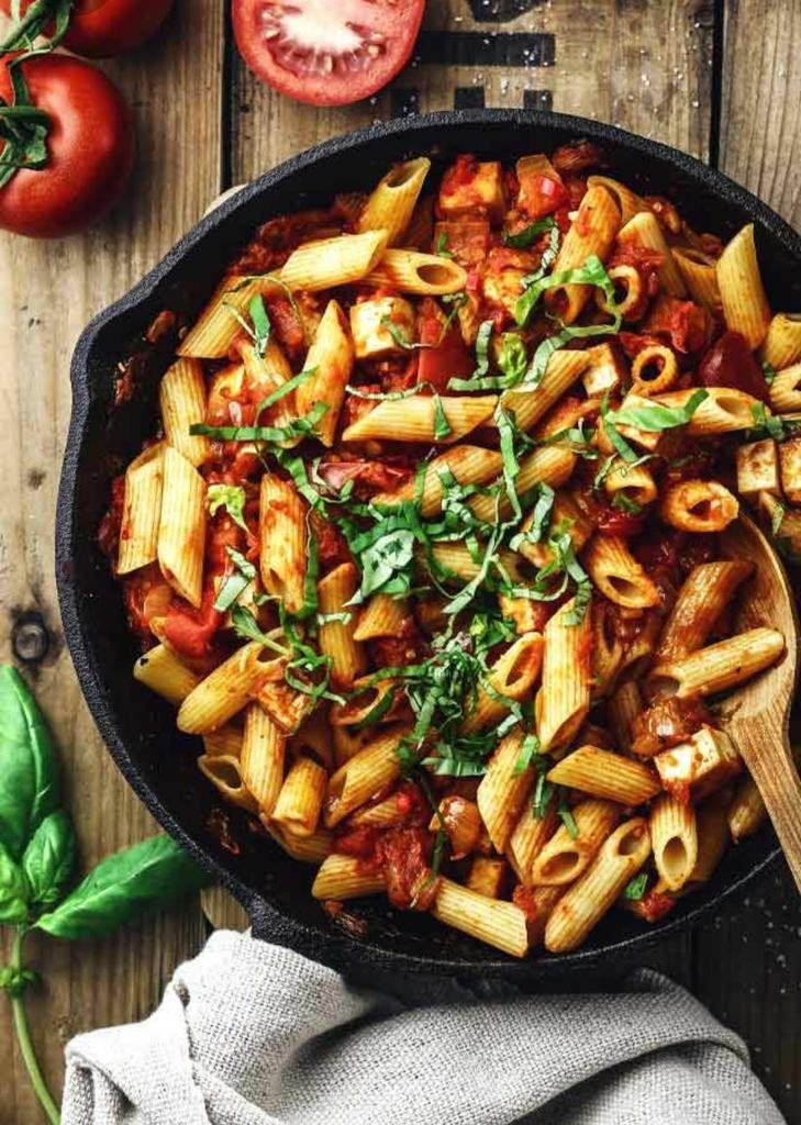 Shobhini_08's tweet photo. Life is all about #magics & #pasta.🥘
Reserve your table at On The House restaurant & satisfy this pasta craving🤤
@eazydiner #tablereservation https://t.co/Op7KEqwliB
