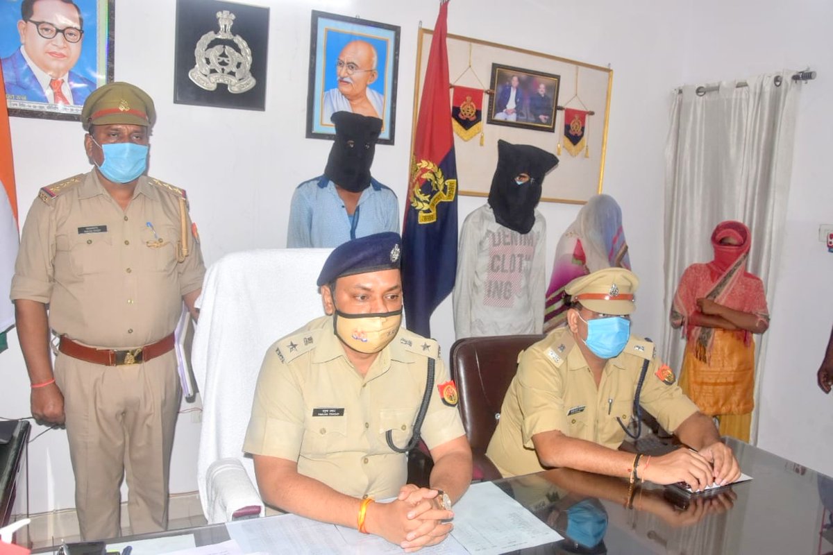 थाना कुढ़फतेहगढ़ में दिनांक 18 अगस्त को पंजीकृत पिता-पुत्री के फर्जी अपहरण की घटना का सफल अनावरण करते हुए मात्र 24 घंटो में दोनों पिता-पुत्री को बरामद कर झूठी अपहरण की घटना का #SambhalPolice द्वारा किया गया पर्दाफाश।