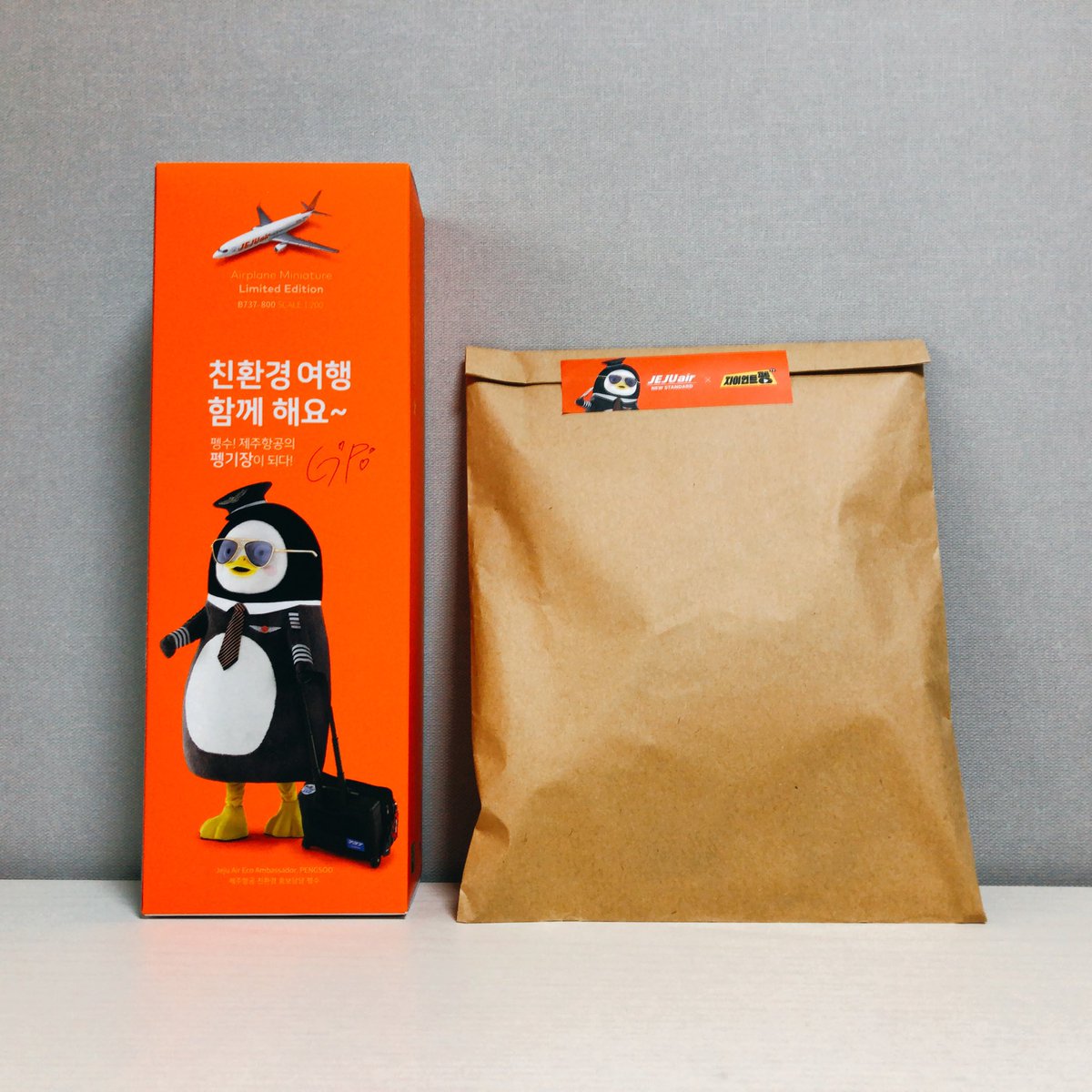 pengkerbell's tweet photo. 펭수모형비행기✈️ 제주항공 펭수굿즈🧡🐧
#펭수 #제주항공_펭수굿즈인증샷 #제���항공친환경여행홍보담당펭수 #자이언트펭tv #ebs연습생 #제주항공 #펭기장 #펭승무원 https://t.co/mXfK2pKolY