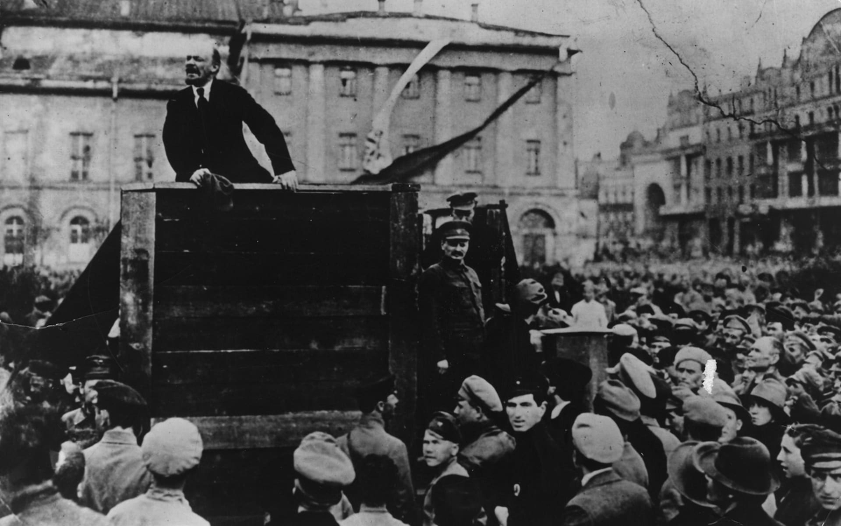  #Trotsky2020 Lenin's companion in the October Revolution and Soviet power