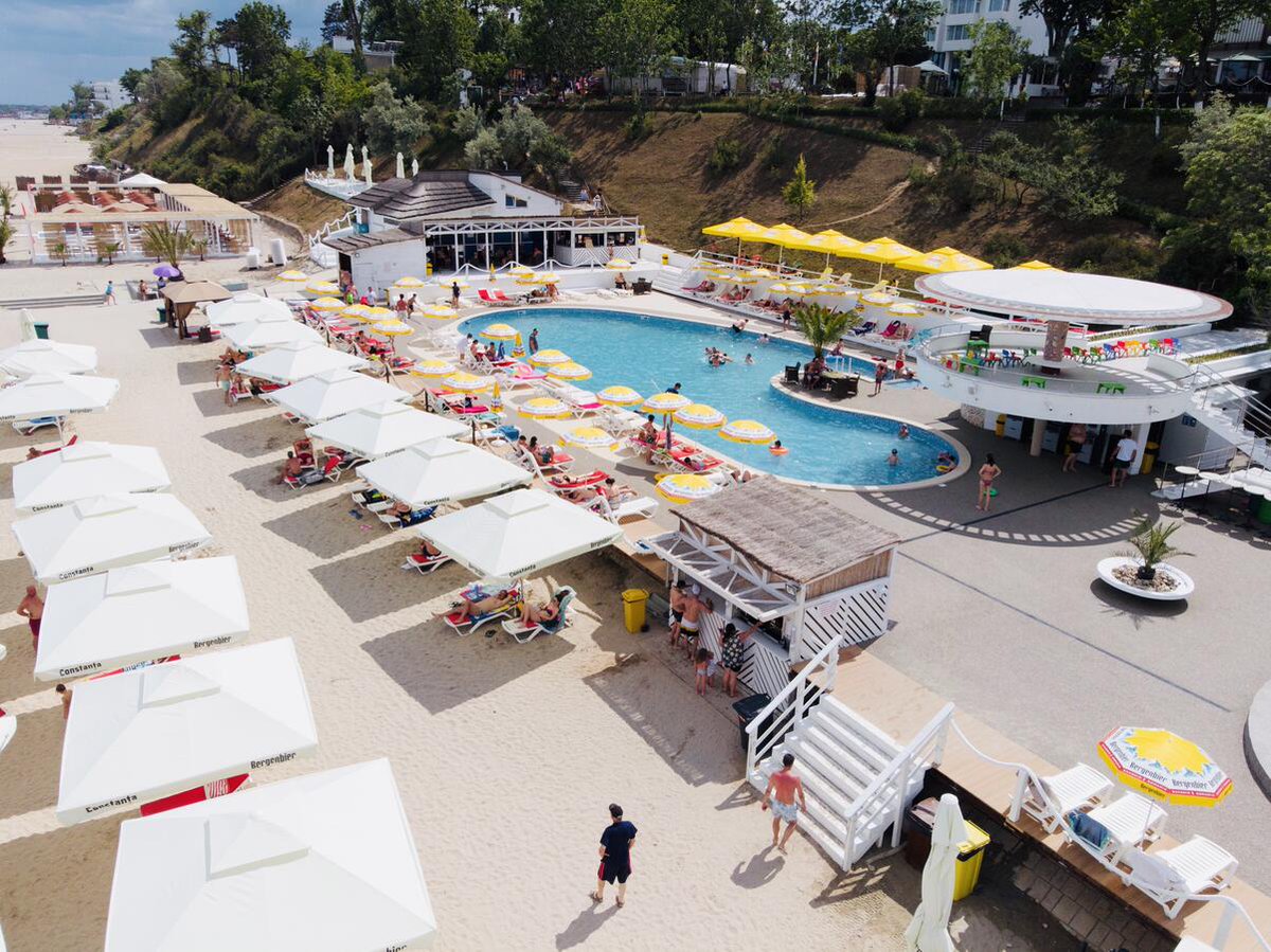 directbooking's tweet photo. 56% reducere! All Inclusive 4* Litoral Romania, 7 nopți, de la 3.000 lei! check in 23.08. Alege oferta: 
2 adulti si 2 copii, la 3.600 lei. https://t.co/2zY9fz8a5D 
2 adulti si 1 copil, la 3.000 lei https://t.co/2J1PEs2Qad https://t.co/SC2lcGWXeb