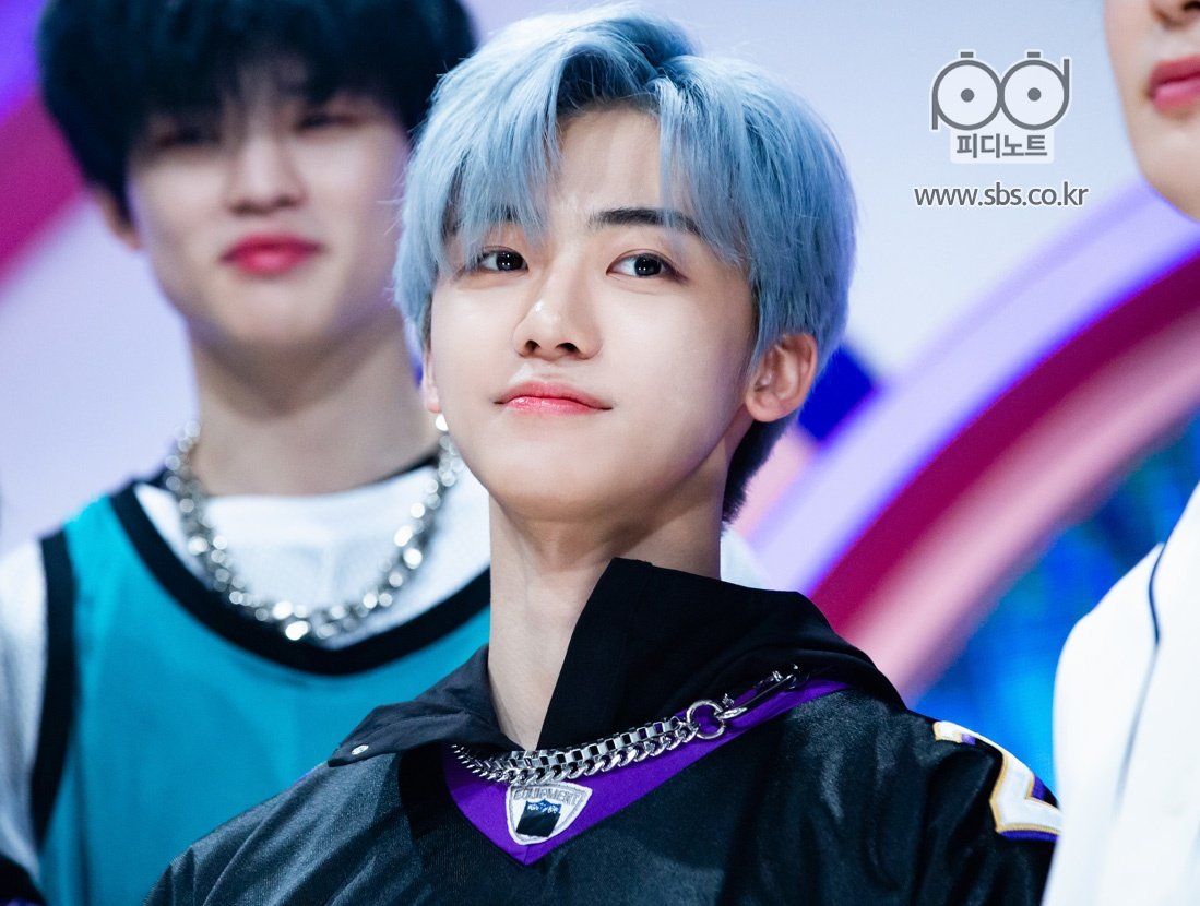 ผมสีนี้คงติดอยู่ในใจไปอีกนาน​ ขึ้นกล้องมากหล่อจัด​ อย่างที่บอกกลยุทธ์​ของผมคือผมสีฟ้า