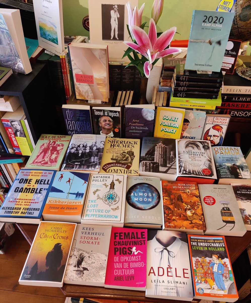 HuijsingBooks's tweet photo. The #summerholiday has come to an end, so back to the table with #suzannaesther #orhanpamuk #carlosruizzafon #robvanessen #alicesebold #ariellevy #dafdesade #keesverheul #richardbrautigan #jaumecabré #leilaslimani #jossedehaan #sherlockholmes #carelpeeters #artopaasilinna https://t.co/qYJb0j62xt