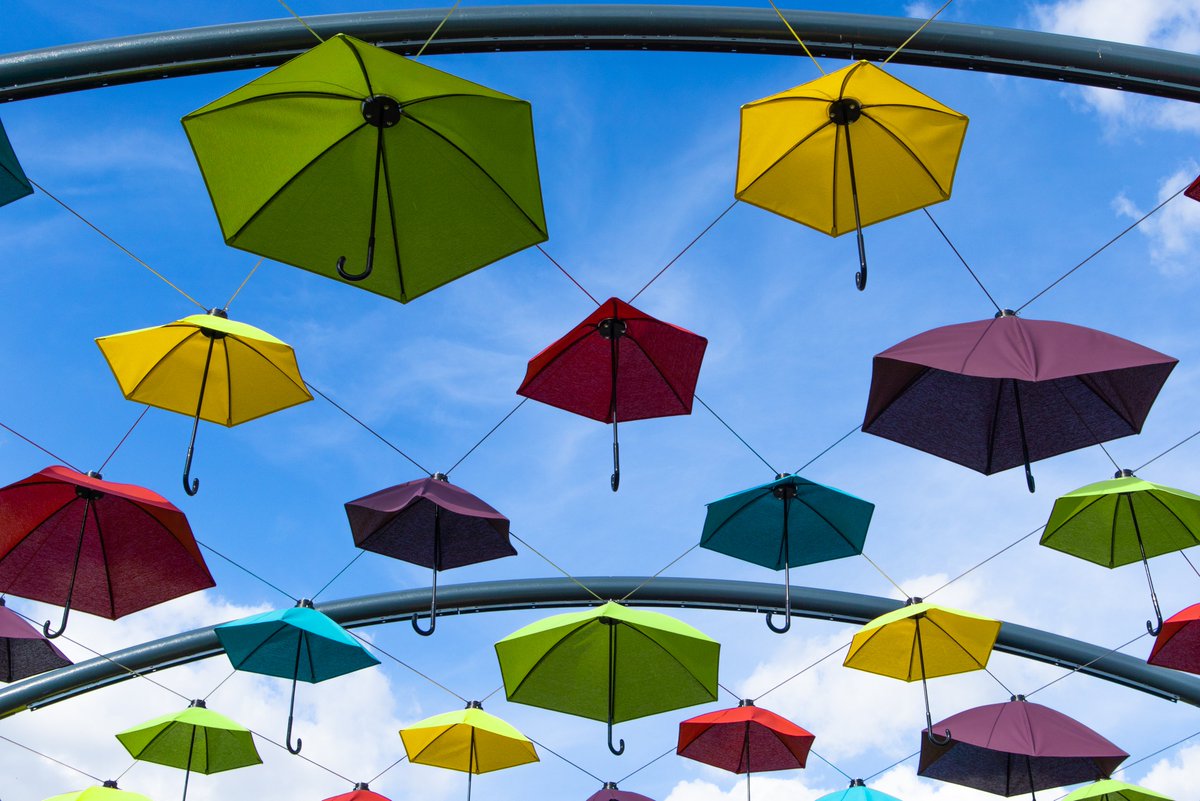 DezayD_'s tweet image. カラフルな傘 🔴🟠🟢🔵🟣 Colorful umbrella