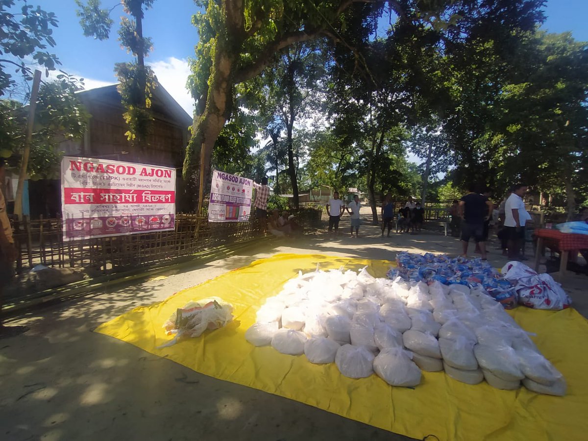 MiSADofficial's tweet photo. NGASOD AJON

Second day of Flood relief.
 Total no. of beneficiary families- 126 nos. Location: Lechera (Dhakuakhana)

#assamfloods2020 #saveassam #floodrelief #Assam #misad https://t.co/FR8gaTKxMe
