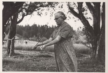 TheSwampWytch's tweet photo. Water witching is a very old art to find water for a well.  Mrs. J. Spurgeon Allaby, Passekeag, New Brunswick, July 1967 had her own special method for doing so, holding her Y rod a bit different than the men folk. #FolkloreThursday #waterwitching #dowsing https://t.co/6EWXow0DyC