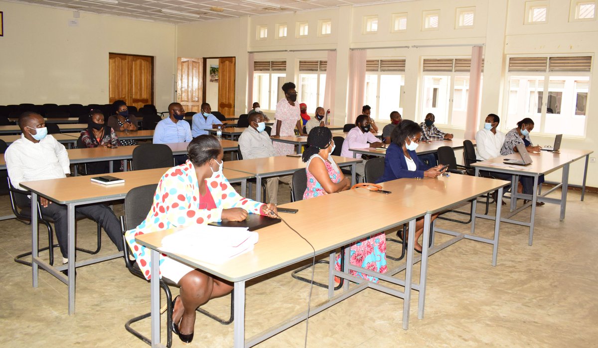RwandaAgriBoard's tweet photo. Yesterday on 19th, 8,2020, Mrs Pauline Mushimiyimana, the former Corporate Service Division Manager, passed responsibilities to Mrs Clarisse Umutoni, the newly appointed Chief Finance Officer, in a handover ceremony that was held in Rubona Station's meeting hall. https://t.co/OXTe1eg6Zw
