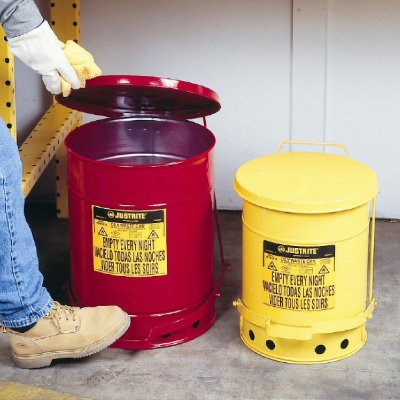 MississaugaFES's tweet photo. Remember.... shop rags soaked in flammable liquids can spontaneously combust and are required to be disposed of in proper #FireCode conforming waste receptacle and must be kept away from other combustible materials…
#ThereIsAFireCodeForAReason #FollowIt #MFESSafe https://t.co/kZNN6Hi6i4