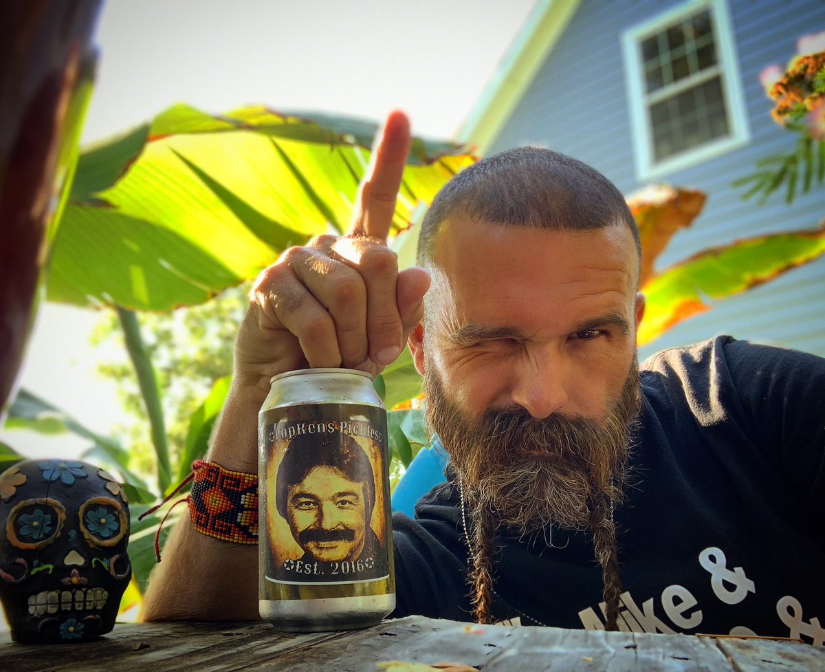 kollinlangford1's tweet photo. Let’s can some beer today. 🍺🥒
#SupoortYourLocalDiller #SupportYourLocalBrewer #PopKensPickleBeer #PopKens #NineOThree #HometeamCollab #Dreamteam #TeamworkMakesTheDreamWork #Collab https://t.co/KqKekcI5xG