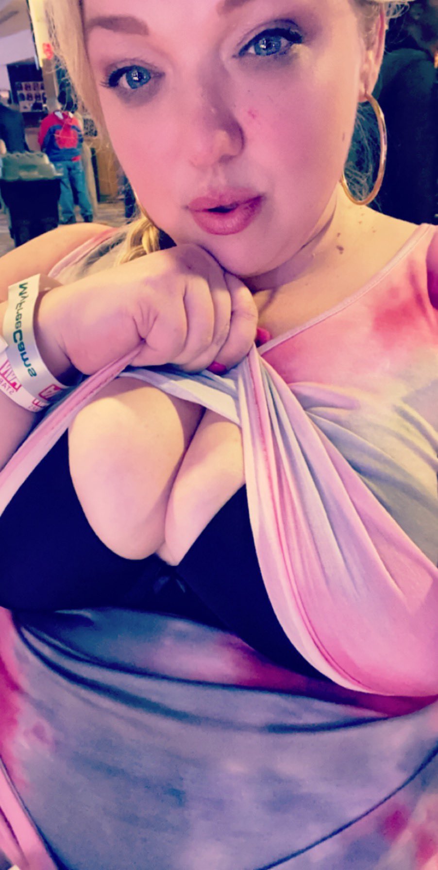 I’ll be in #LasVegas in less than 12 hours!! 👅👅 See you soon sin city! Follow me for FREE today to enjoy all my slutty adventures!!! 🤩🔥 #follow #onlyfans #free https://t.co/Y7hL63w1Zf https://t.co/Md8wg4cspi