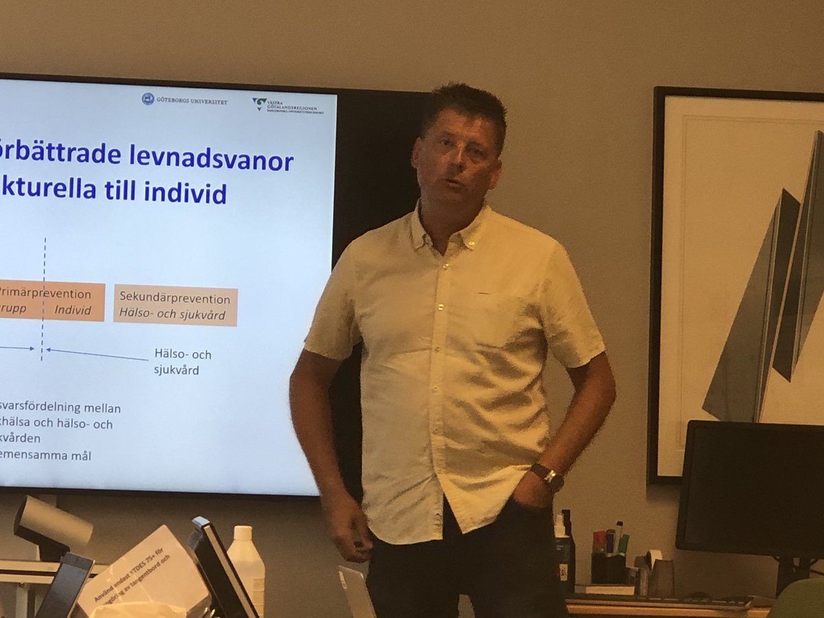 BMrck's tweet photo. Arbetet med hälsosamma levnadsvanor viktigare än någonsin!?
Prof Mats Börjesson #omr2SU @sahlgrenska i dialogmöte med områdesledningen. Tydlig koppling till #Agenda2030 och Mål 3: God hälsa och välbefinnande https://t.co/U26ObRnIHV