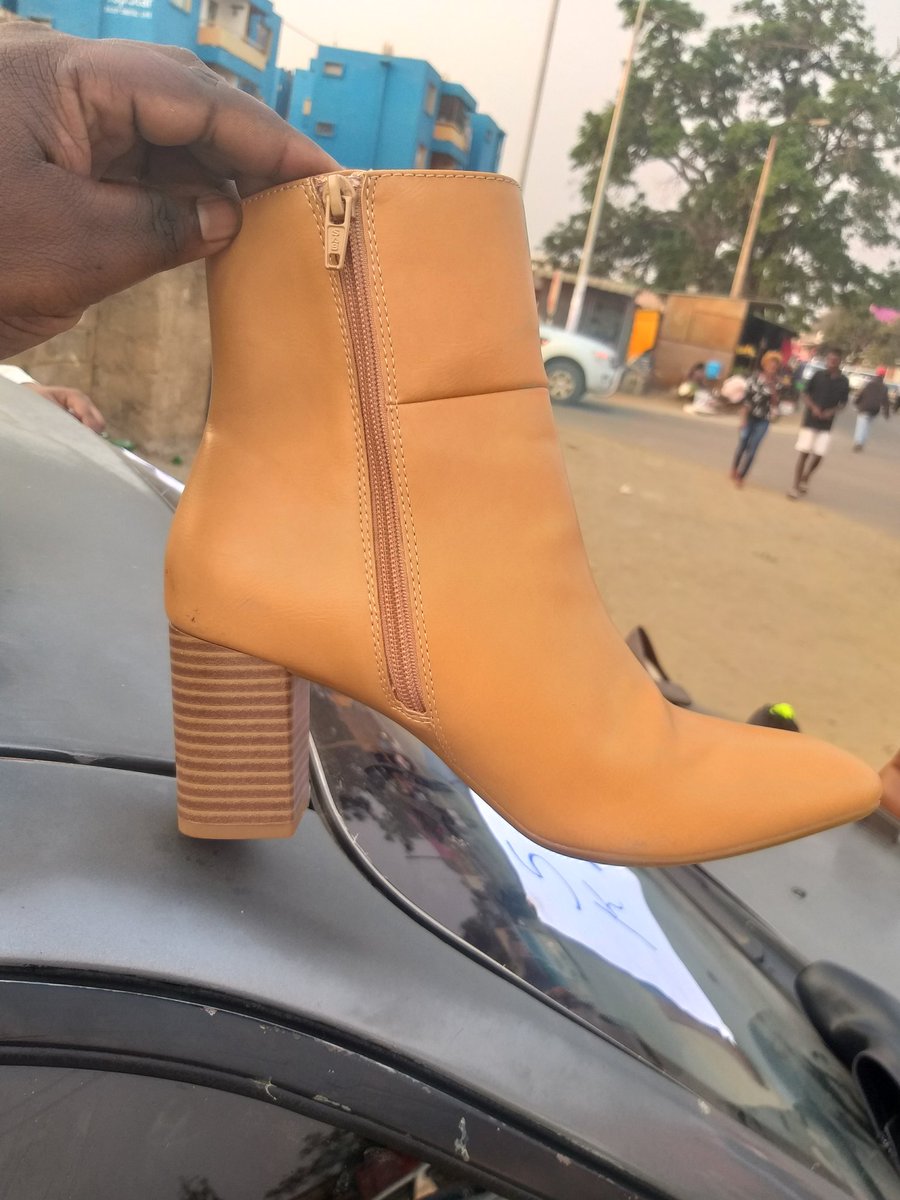 tahbeeso's tweet photo. #ZedTwitter boots and ladies shoes for sale 200 and 150. Please retweet and support a brothers hustle.... https://t.co/j9JbDjQlZl