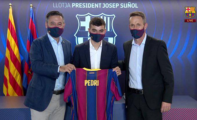 📸 | Pedri officially signed! ☑️