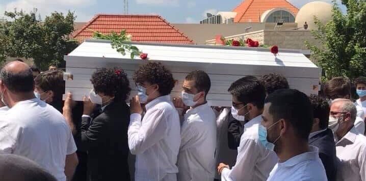 ًشو تقيل هالحِمل؟ عال١٥ هول الشباب مفروض يحملو بعضن عالاكتاف احتفالاً بنجاحن بالمدرسة!شو هالمنظومة اللعينة اللي سرقت الفرح من عيون الصغار بعد ما قضت عالأمل عندن بمستقبل بهالبلد.
#الياس_خوري