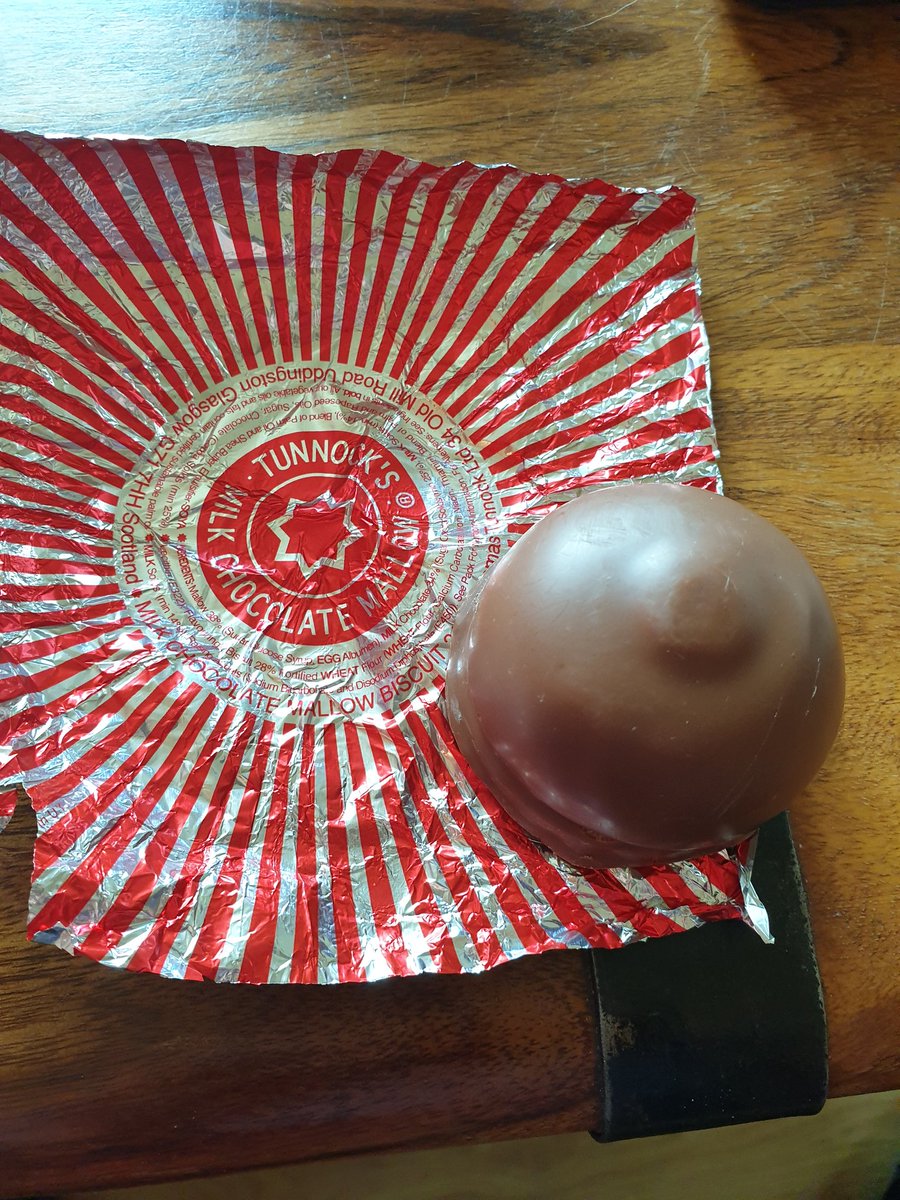 Russbroady's tweet image. When you just have to say out loud "wibblywobblyflupplewups" 🤪🤪🤪
@tunnocksuk 
#yummy