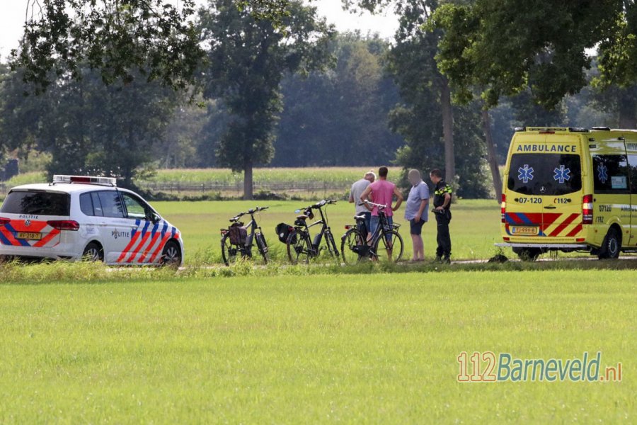 Fietsster rijdt de sloot in langs de Breihutterweg in #Kootwijkerbroek. 112Barneveld.
