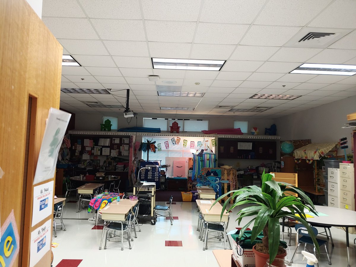 SuperatSCS's tweet photo. Had the pleasure of sharing with our NCDPI regional representative some of the great work going on both in our classrooms and remotely. This classroom looks like an adventure getting ready to happen. Thanks to all our staff for your unwavering dedication to our students! https://t.co/OhqDZ6z3AN