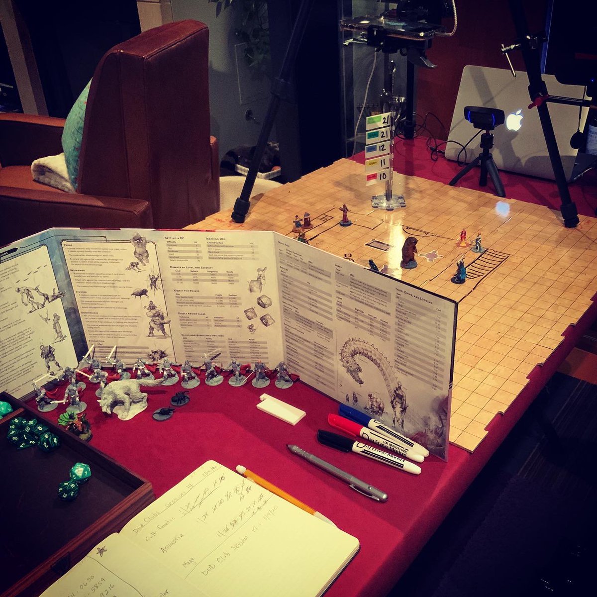 PlayRPGandCo's tweet photo. Nothing like picking a fight in a tavern to relieve boredom then having your druid transform into a bear. π
#druid #bearform #dnd #dnd5e #dungeonsanddragons5e #dungeonsanddragons #dungeonmaster #ttrpg #roleplayinggame #roleplayinggames https://t.co/SThmCwp0uN