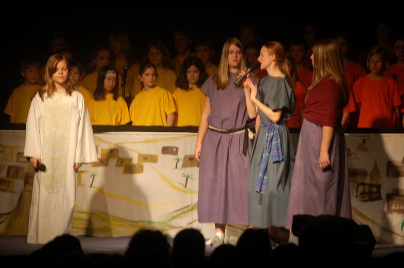 MKIDSeV's tweet photo. Gleich um 19:00 Uhr zeigen wir zum Abschluss unserer Musical-KIDS-Classic-Aktion das komplette Musical "Willkommen" aus dem Jahr 2006.  
Es enthält die beliebtesten Lieder aus den ersten 10 Jahren der Musical-KIDS.   Wo?  Auf  unserem Youtube-Kanal... 
https://t.co/jLNTy4Lqcs https://t.co/6KFWoussOf