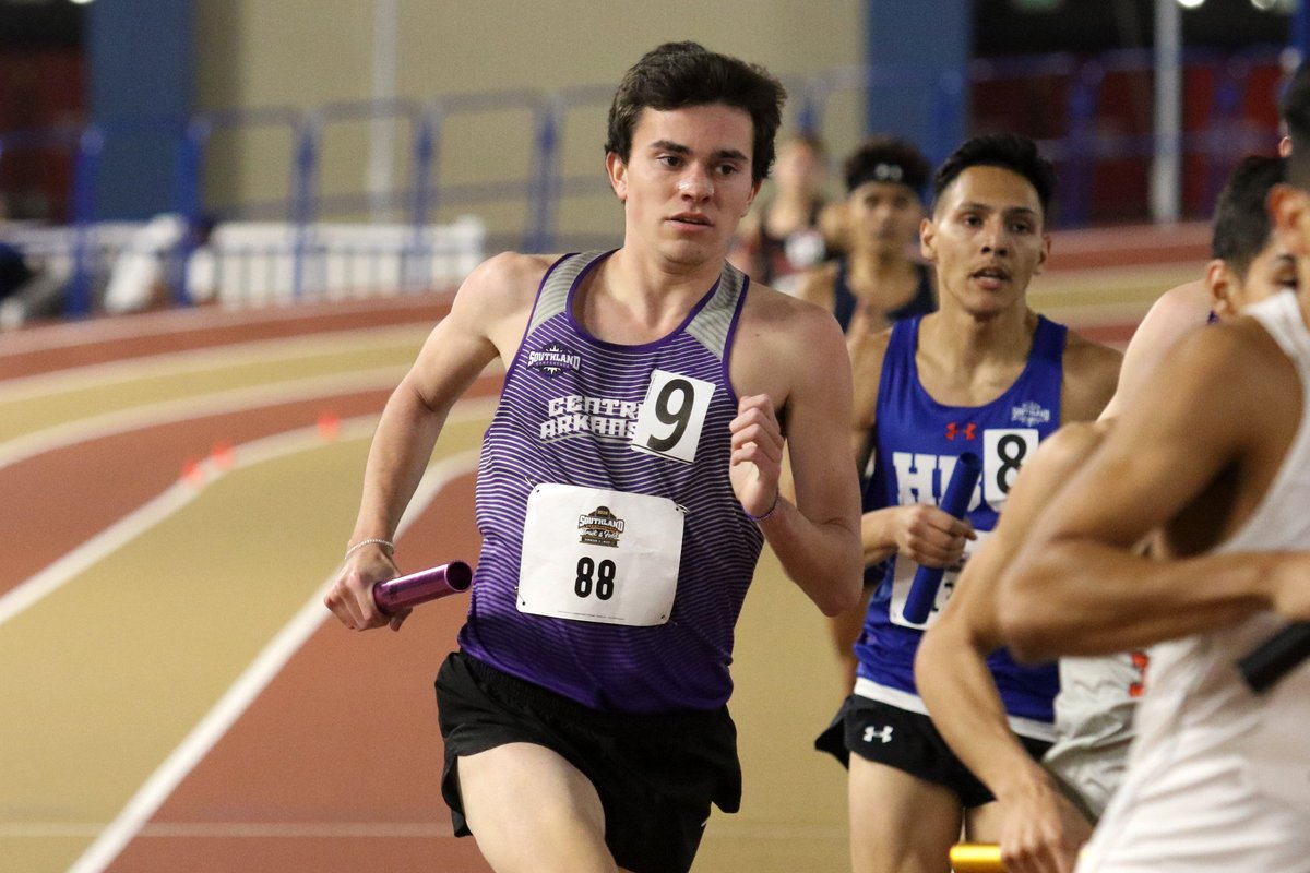 Happy birthday Hunter Henderson!!! We hope you have an awesome day!!!

#BearClawsUp 🐻