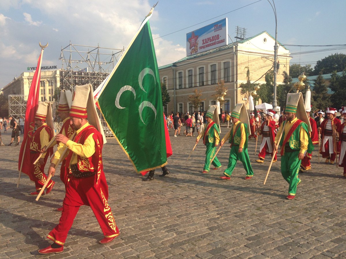 6/11. There was a really friendly, almost party atmosphere amongst the bands, all from different countries... chatting and taking photos with each other. 