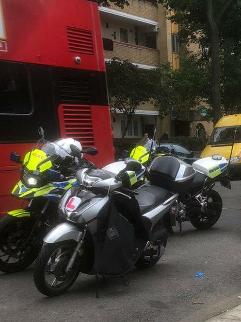ParkguardLtd's tweet photo. This week @IslingtonBC #ASB Team assited Police 🚔 with hostile crowd management, while they stopped a suspected #DrugDealer. Search uncovered large quantities of Class A&B drugs. Male arrested for Possession With Intent to Supply. Great work by @MPSIslington👏🏼 #IntelligenceLed https://t.co/FjpdHxxjtd