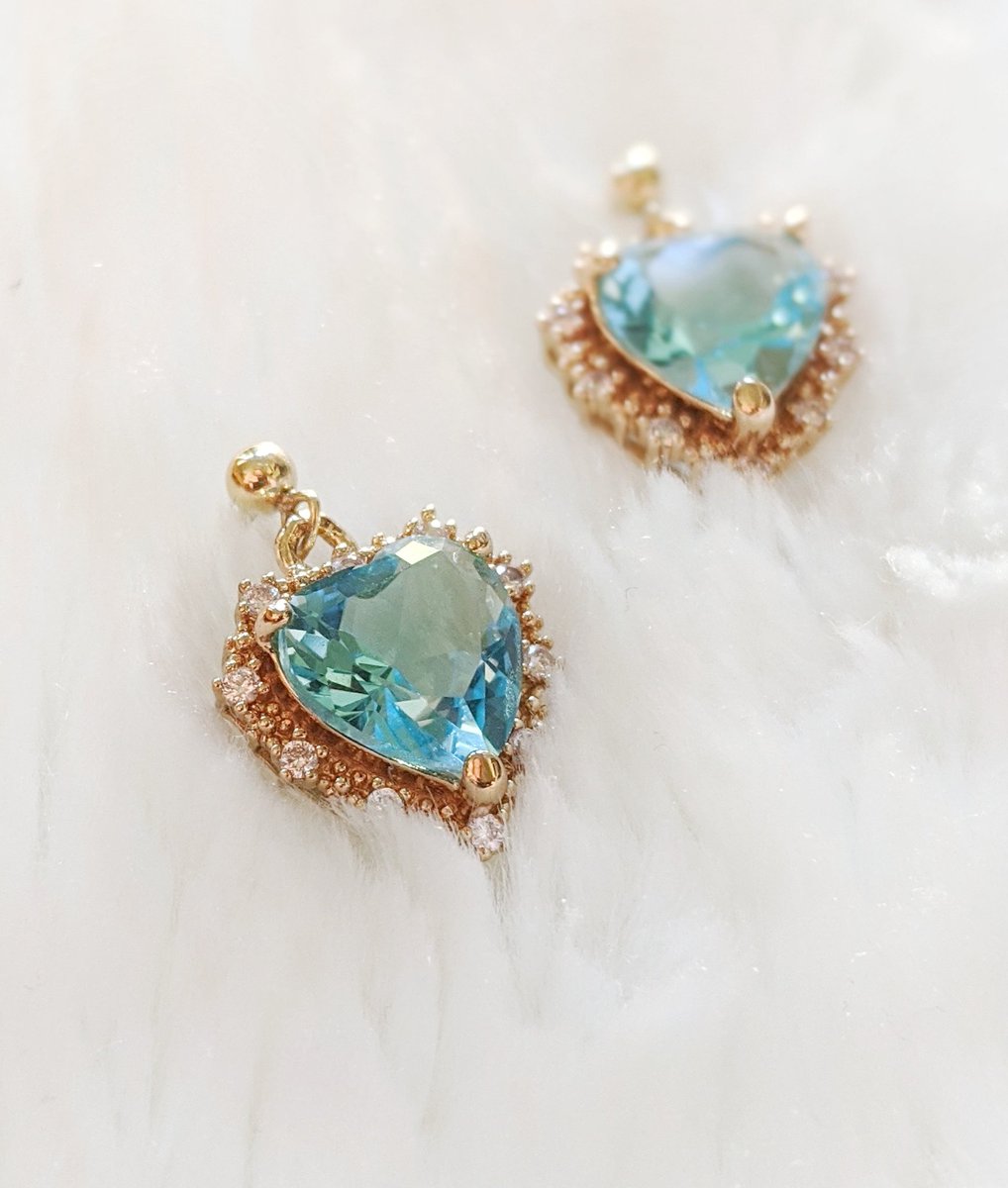MarySonjaTudor's tweet photo. 👸 GIVEAWAY 👸

While working on the September update of the Princess Collection, I wanna spread some ✨ around so I'm giving away one Aurora set in your chosen colour! 

Rules:
💖 follow me &amp; rt this
Extra entries: 
👑 tag a fried (max. 10)
👑 follow my IG (bio)

Ends Aug 27th! https://t.co/dNPywp4Gr4