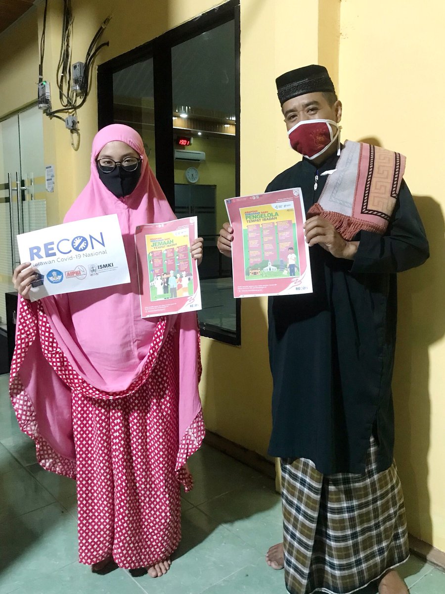 VnaZynah's tweet photo. Hari ini, setelah sholat maghrib, aku melakukan edukasi kebiasaan baru di mesjid dekat rumah. Sudah tau kebiasaan baru di tempat ibadah? Yuk dicek!
Mari terapkan kebiasaan baru!

Mari saling mengingatkan.
Stay safe!

#RECONSIGAP
#RelawanKemdikbud
#SiapAdaptasi https://t.co/0GIfEb637O
